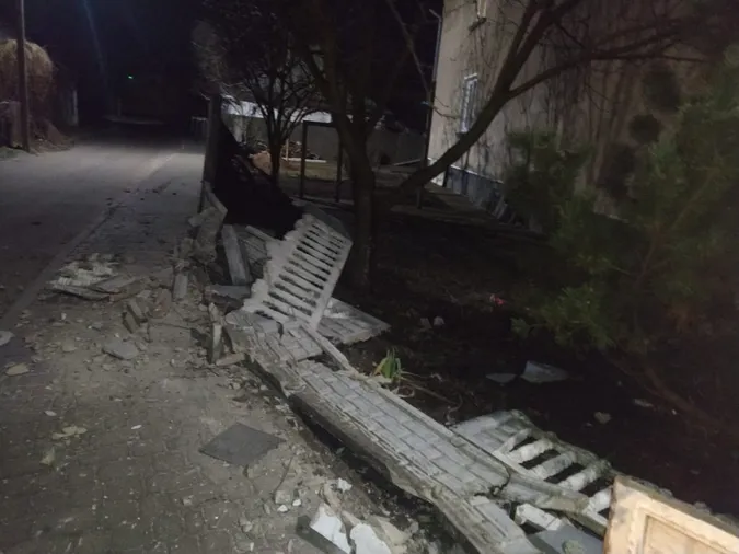 На Волині поляк «під мухою» зніс бусом бетонну огорожу (фото)
