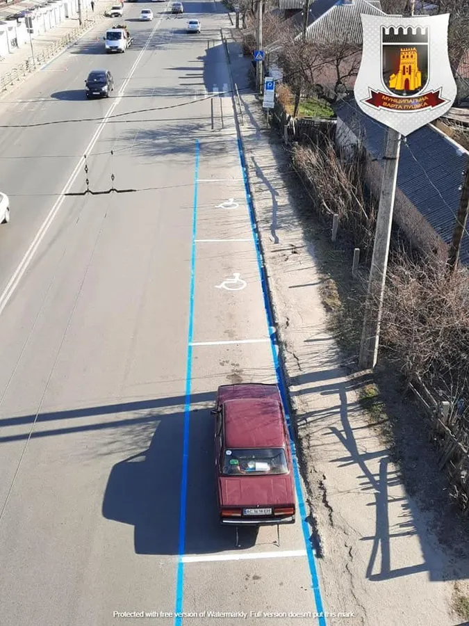 За паркування біля «Завокзального» ринку в Луцьку треба платити, інакше – штраф