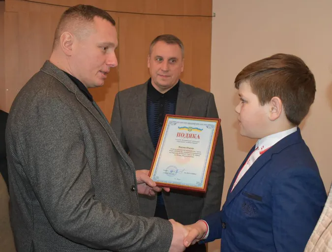 Хлопчик, якого цькували за «Смуглянку», отримав подяку від голови Волинської ОДА
