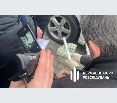 Вимагали хабарі: на Волині судитимуть двох посадовців Держпродспоживслужби (фото)