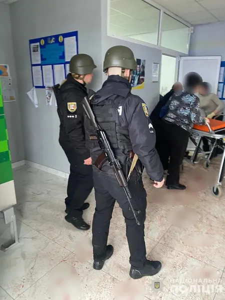 На Закарпатті депутат підірвав бойові гранати під час сесії сільради (фото, відео 18+)