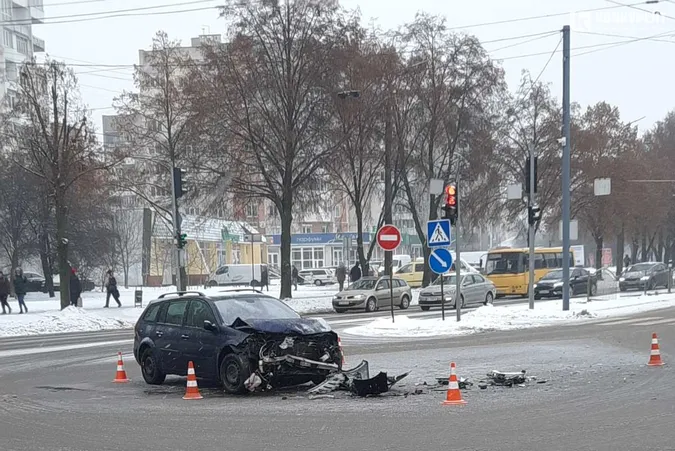 У Луцьку на Соборності потрощилися легковики (фото)
