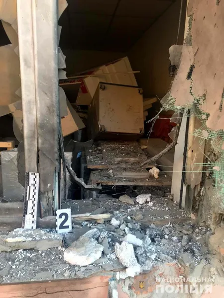 Підпалив вантажівку і кинув гранату в кафе: на Рівненщині чоловік помстився підприємцю (фото)