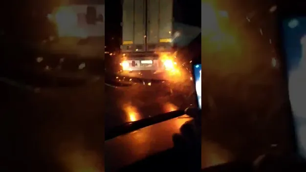 На Волині – аварія: фуру знесло з дороги (відео)