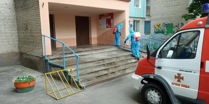 У Луцьку в районі ДПЗ продезінфікували гуртожитки (фото)