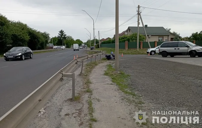 У Липинах мопед врізався у мінівен – травмувався водій двоколісного (фото)