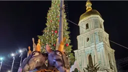 У Києві яскраво засяяла головна ялинка України (фото, відео)
