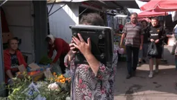 У Луцьку карають продавців, які торгують продуктами за межами ринків (фото, відео)