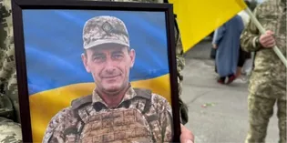 Довго чекали і вірили в диво: на Волині попрощалися з Героєм Андрієм Лабантом (фото)