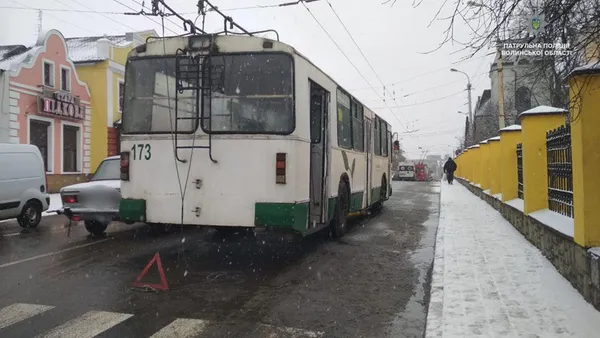 16 аварій за добу - у Луцьку новий жахливий рекорд (фото)
