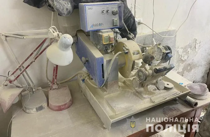 На Волині викрили цех з незаконної обробки бурштину (фото, відео)