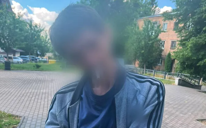 У центрі Луцька зловили чоловіка з наркотиками