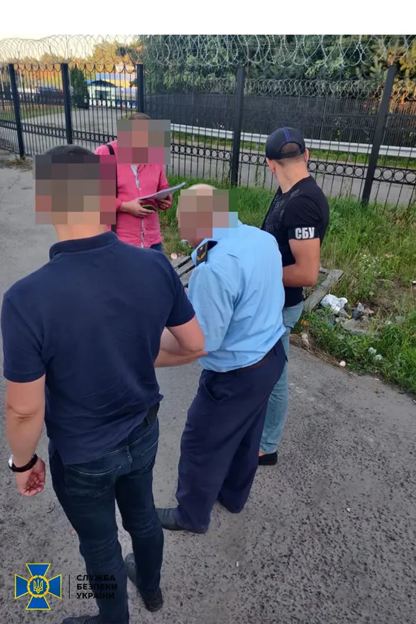 СБУ викрила митника на корупції: за хабарі він торгував інформацією про «євробляхи»