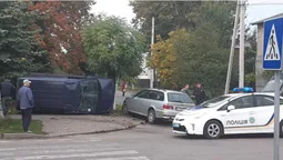 У Ківерцях унаслідок ДТП перекинулось авто (фото)
