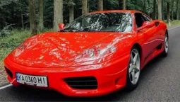 Найдоступніший в Україні: у Луцьку продають раритетний суперкар Ferrari Spider  (фото)