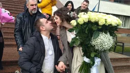 У Луцьку військовий, який втратив ноги на війні, одружився з коханою (відео)