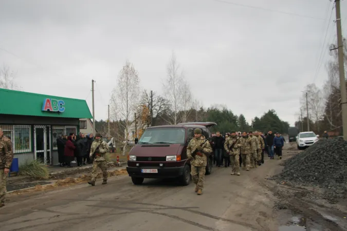 У селі на Волині похоронили загиблого захисника Віталія Лук'янчука