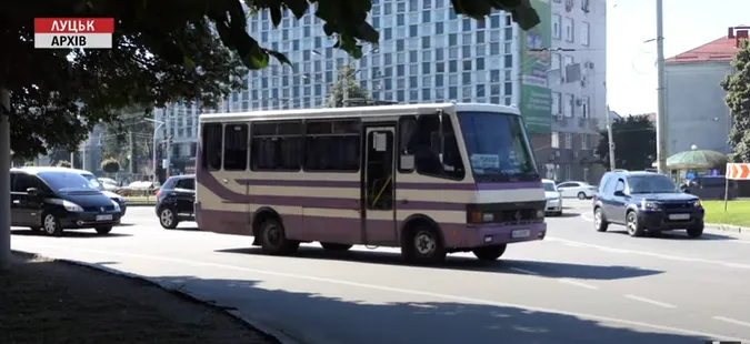 «Схоже на розбірки між перевізниками», – лучани про заборону проїзду міжміських автобусів
