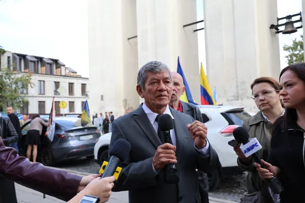 Приїхав з іншого кінця світу, аби стати солдатом: у Луцьку попрощалися з добровольцем із Колумбії (фото, відео)