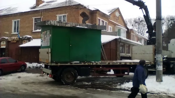 На двох вулицях Луцька демонтували торгові кіоски (фото)