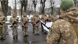 І волиняни, і переселенці: у Луцьку прикордонники склали присягу (фото)