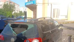 У Луцьку невідомі потрощили автівку та розбили заднє скло (фото)