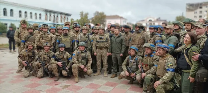 Зеленський приїхав у звільнений від окупантів Ізюм (фото, відео)