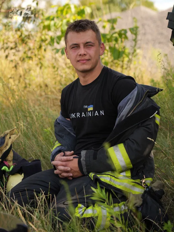 Завали після обстрілів і пожежі у найгарячіших точках: історія молодого рятувальника з Луцька