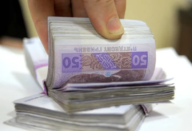 Працівницю поліклініки в Маневичах підозрюють в розтраті 437 000 гривень