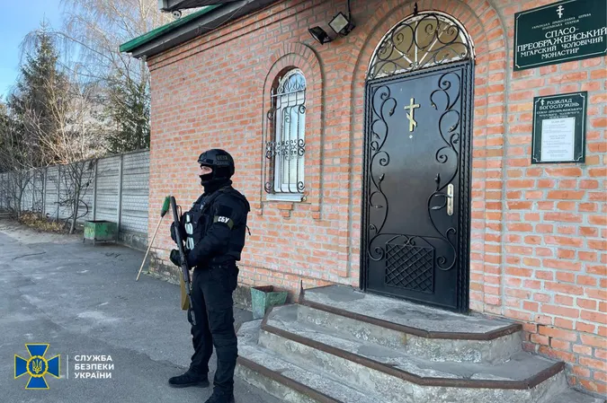 СБУ прийшла до УПЦ «МП» на Полтавщині: шукають «русскій мір» (фото, відео)