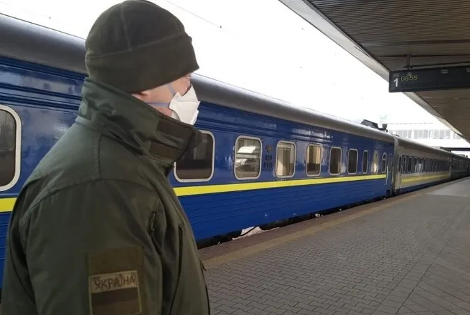 На Волині митник і залізничник поїздом відправили ухилянта в Польщу