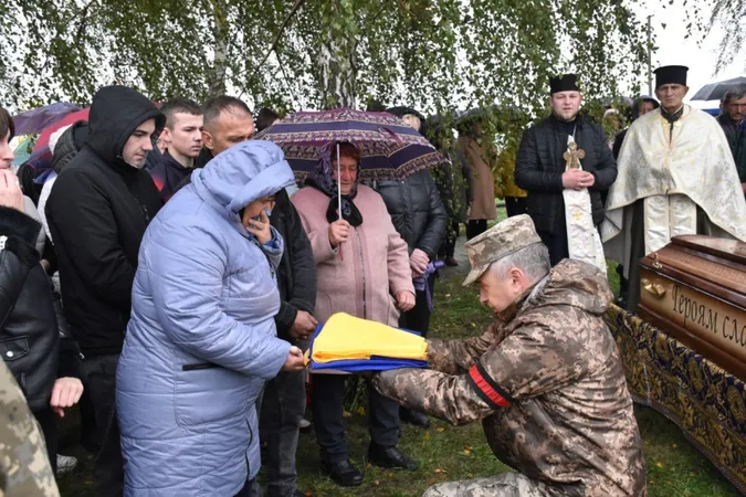 На Волині попрощалися із загиблим захисником Ігорем Пархомюком (фото)