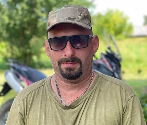 Навчав дітей, а тепер боронить їхнє майбутнє: історія вчителя з Волині, який став воїном