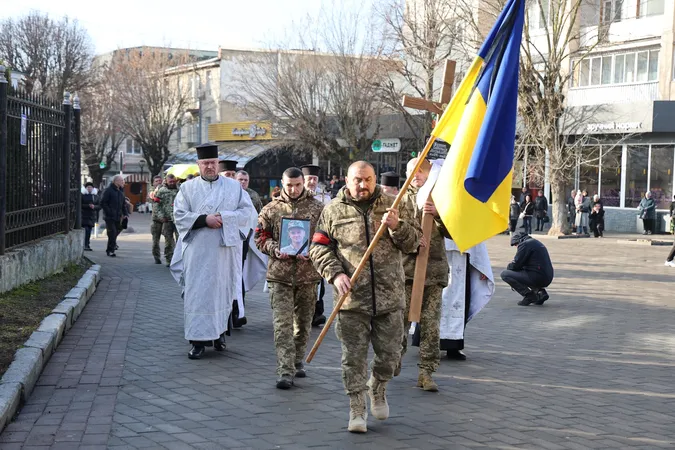 У Луцьку попрощалися із загиблими на війні Олександром Турочеком та Олегом Гайдуковим (фото)