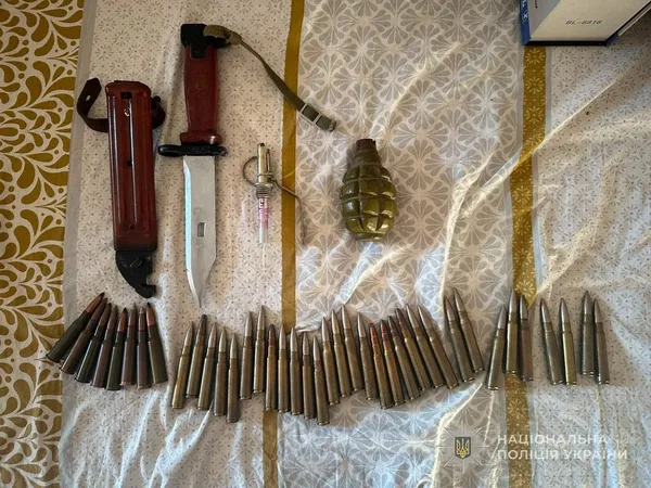 Надсилав револьвери поштою: на Волині затримали торговця зброєю (фото)
