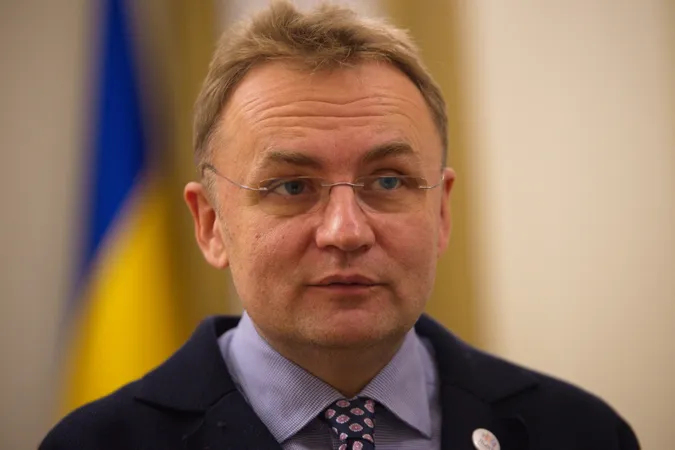 Без мера легко красти, - Андрій Садовий у Луцьку