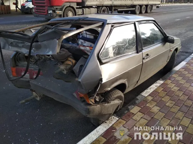 У Княгининку вантажівка «зім'яла» легковик (фото)