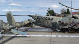 З Київського моря витягли збитий російський бойовий вертоліт (фото, відео)