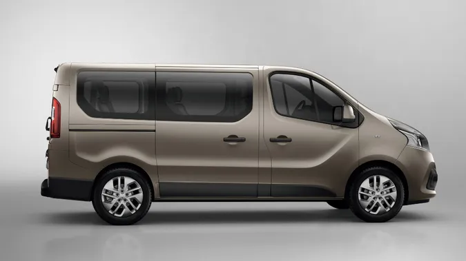 Луцька мерія купила бежевий Renault Trafic майже за 900 тисяч
