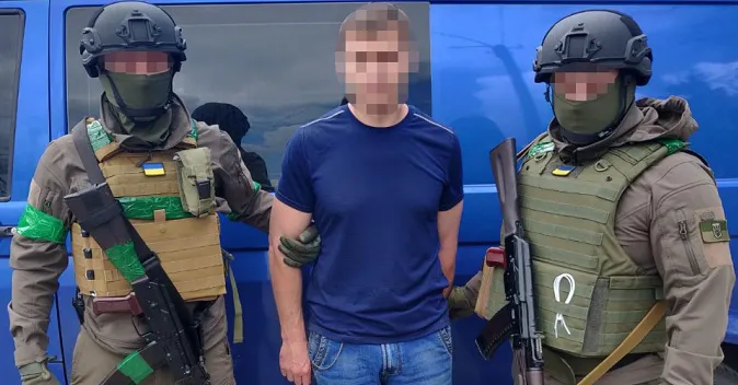 Державна зрада: у Харкові затримали поліцейського, який «зливав» інформацію окупантам (фото)