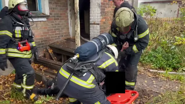 На Волині військові та рятувальники витягнули з пожежі трьох людей (фото, відео)