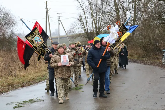 У Луцькому районі попрощалися із загиблим бійцем Валерієм Тутиніним (фото)