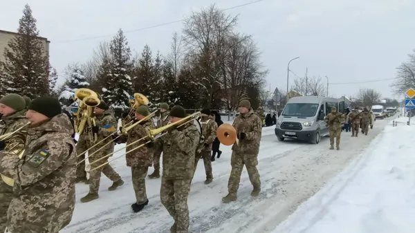 Переїхав з родиною з Криму: на Волині попрощалися з воїном Андрієм Саєнком (фото)