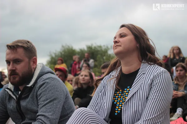 Пісні під гітару і вогонь до неба: як минув акустичний вечір на Бандерштаті (фото)