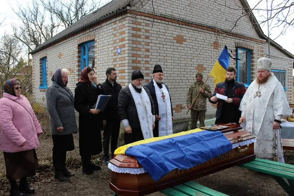 Півтора року без звістки: Рожищенська громада попрощалася з полеглим Валентином Волошиним (фото)
