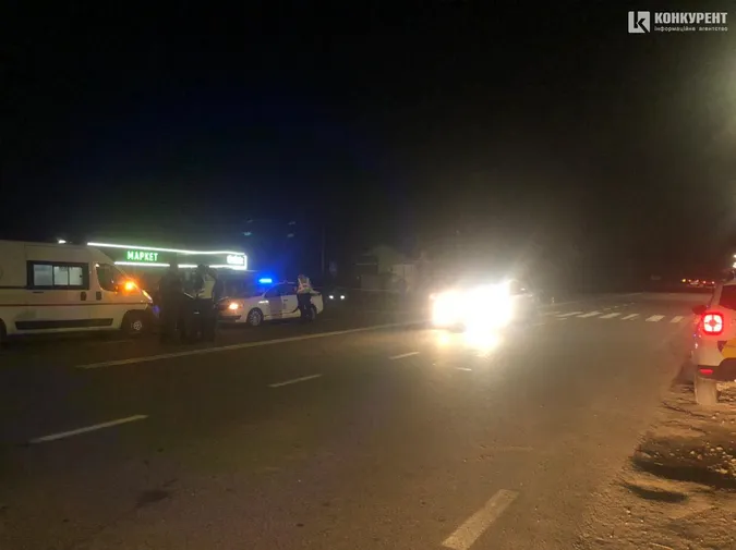 Нічна аварія в Дерно: під колесами авто загинув молодий хлопець (фото)