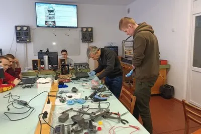 Ремонт виконують викладачі, студенти та школярі