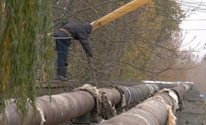 У Луцьку комунальники за вісім мільйонів відновлюють теплоізоляцію мережі (відео)