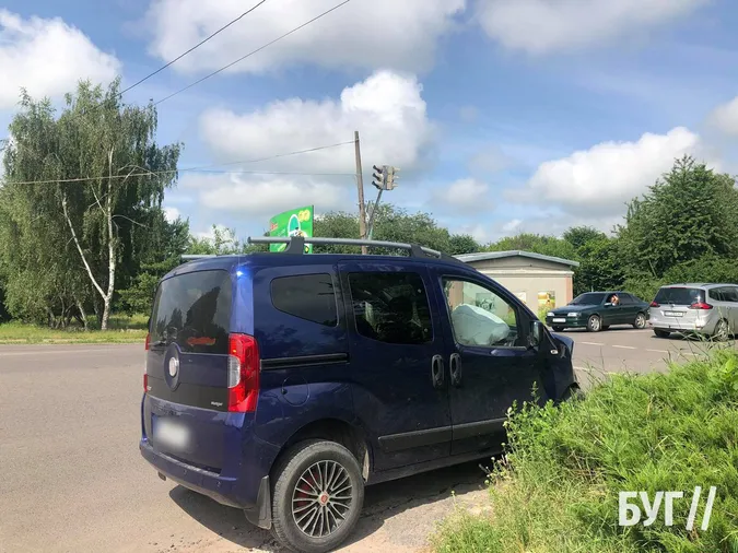 У Нововолинську на перехресті не роз'їхалися два авто (фото)
