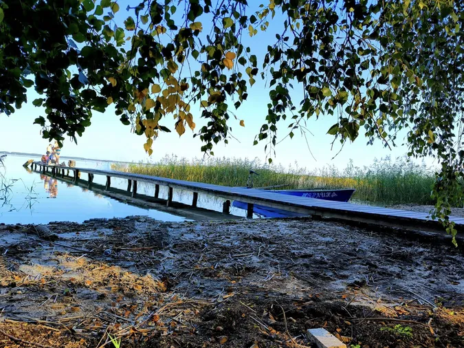 Майже нема людей: як минає оксамитовий сезон на Світязі (фото)